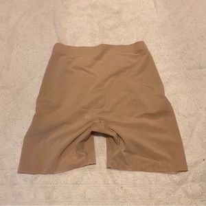 SKIMS Shapewear SHEER SCULPT LOW BACK SHORT.